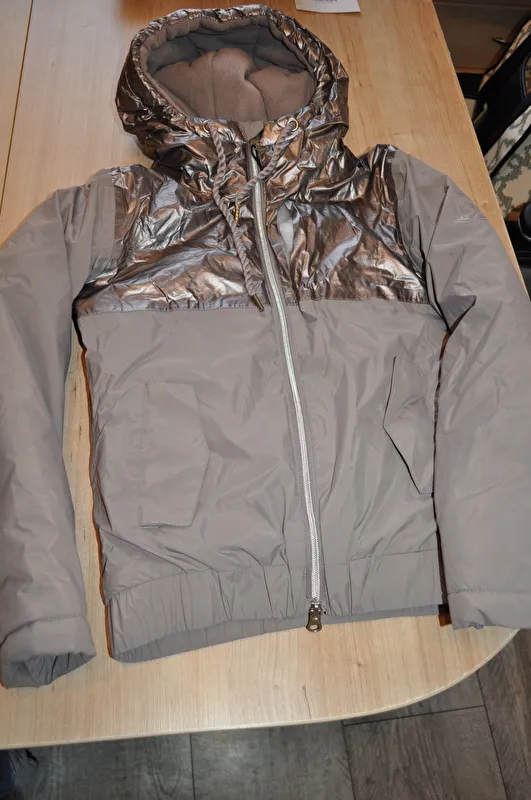 kurtka Steeds Maisie, r. 128 cm ,szara, młodzieżowa, z kapturem, młodzieżowa, bdb z wadą - zdjęcie 5