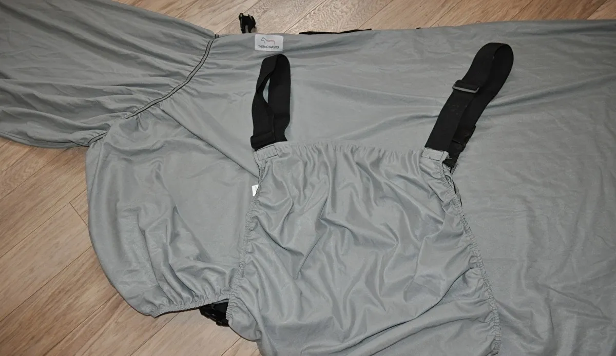 derka Thermo Master Dahna, r. 135 cm, szara, przeciw owadom, z kapturem, egzemowa, UV 50+, nowa(5) - zdjęcie 3